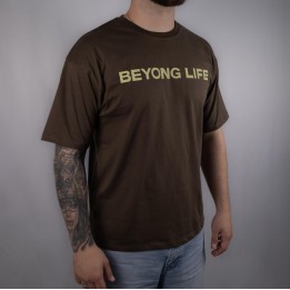 Camiseta Beyong Life marrón