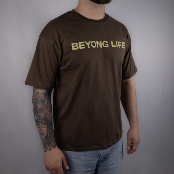 Camiseta Beyong Life marrón